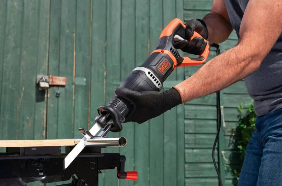 Black & Decker Bajonettsag 750W grenholder&to sagblader