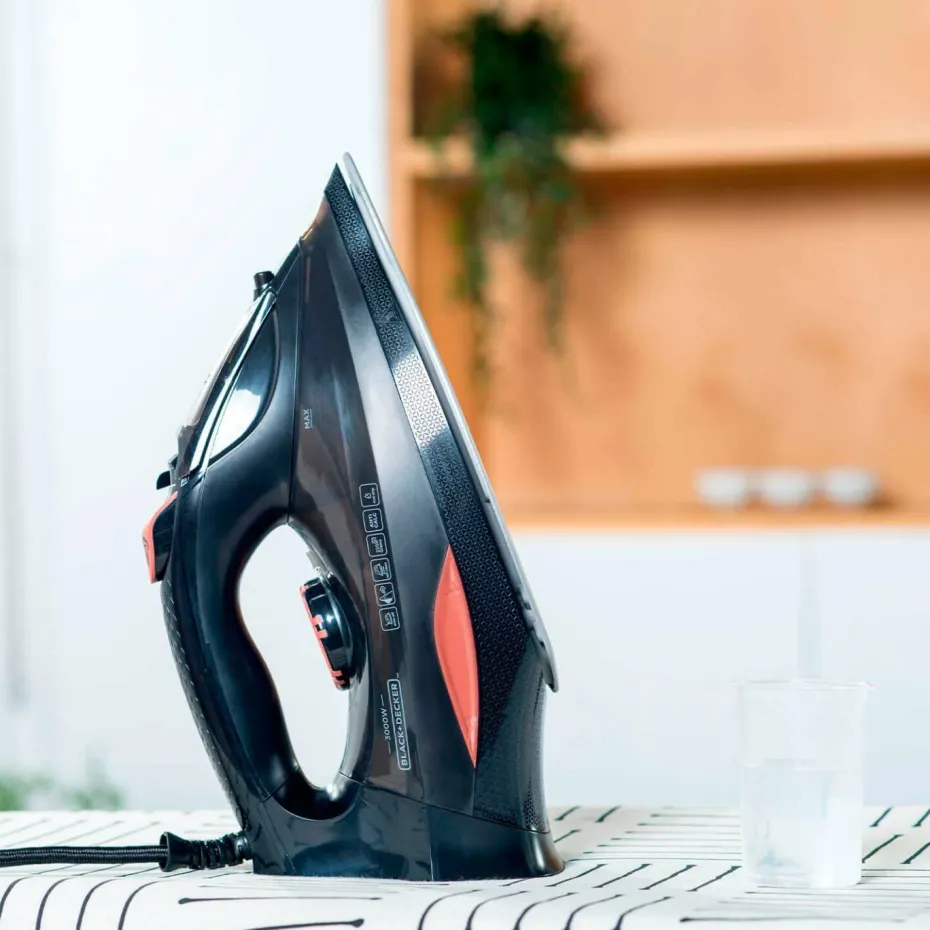Black & Decker Dampstrykejern 3000W svart