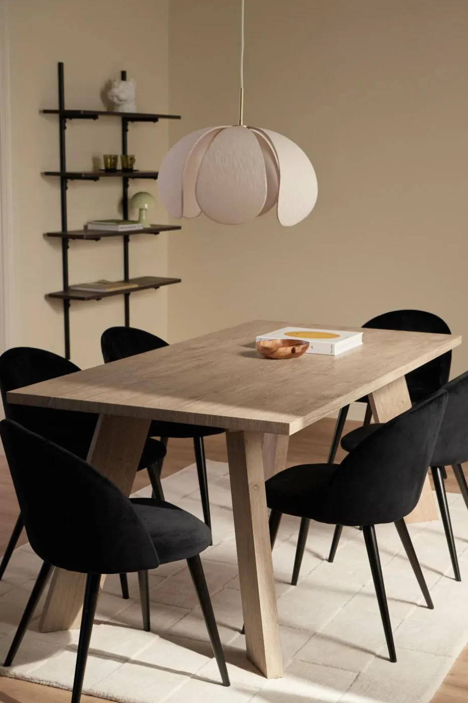 Ellos Country spisegruppe med 1 bord + 6 stoler