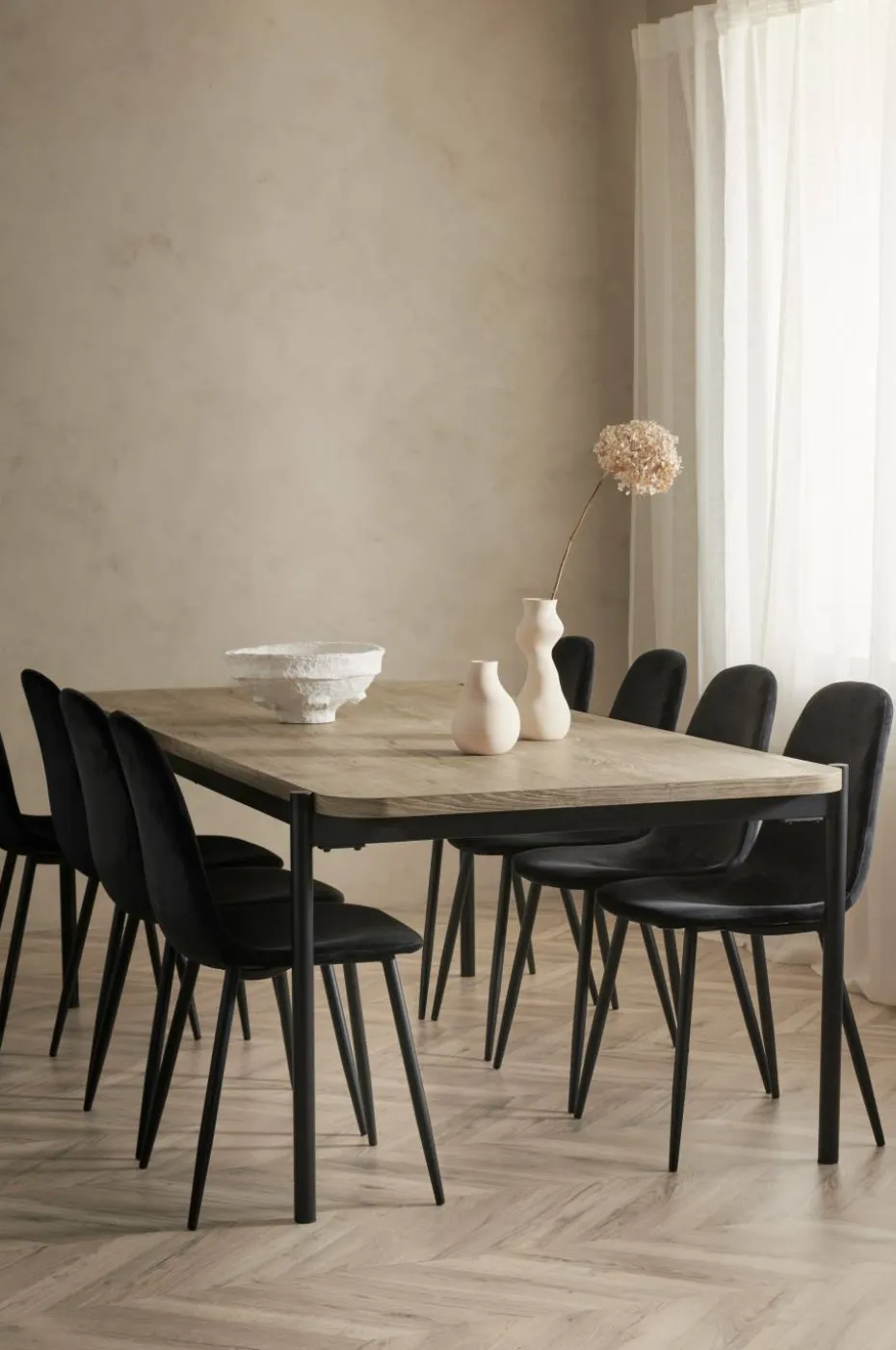 Ellos Home Spisegruppe Gilda med 1 bord og 8 stoler