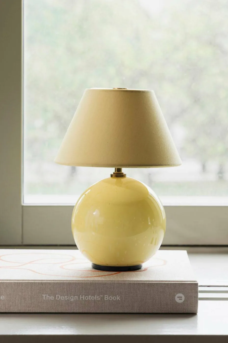Globen Lighting Bærbar bordlampe Iris 16 Butter yellow