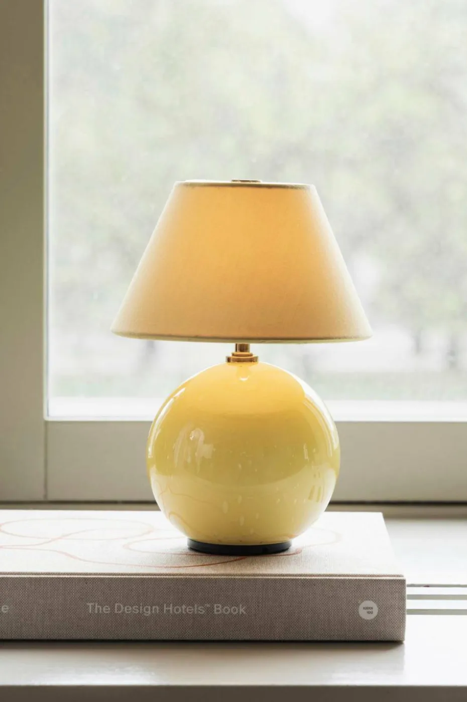 Globen Lighting Bærbar bordlampe Iris 16 Butter yellow