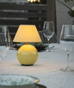 Globen Lighting Bærbar bordlampe Iris 16 Butter yellow
