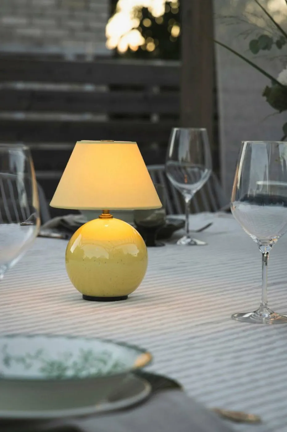 Globen Lighting Bærbar bordlampe Iris 16 Butter yellow