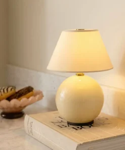 Globen Lighting Bærbar bordlampe Iris 16 Butter yellow