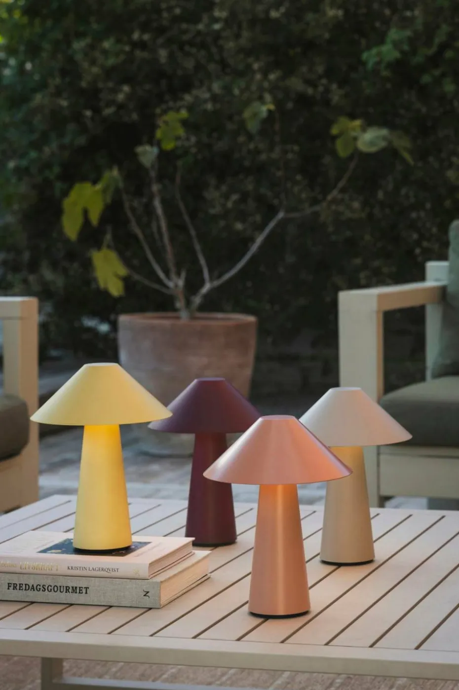 Globen Lighting Bærbar bordlampe Cannes IP44 Havregul