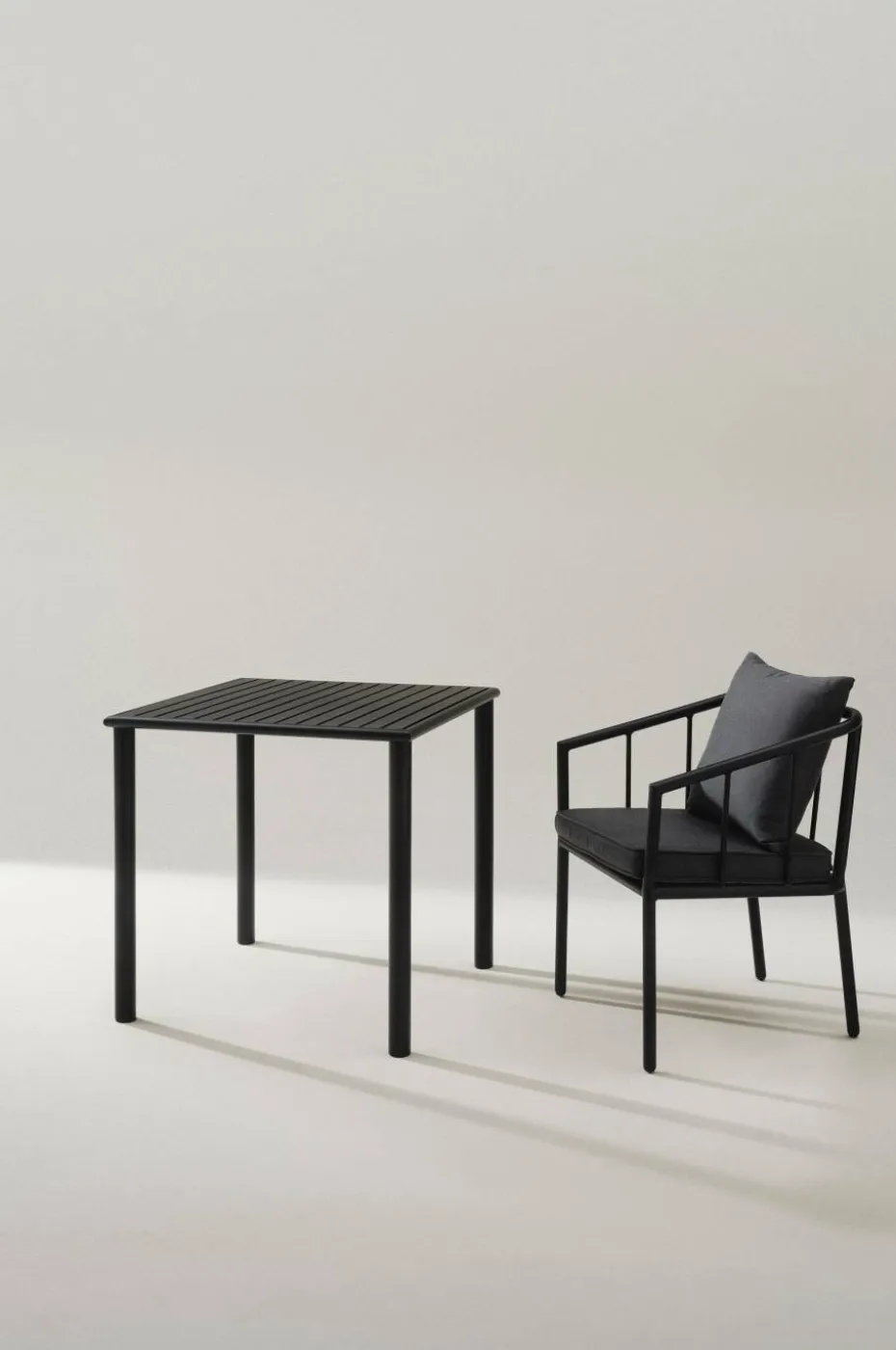 Jotex MENTON spisebord utendørs 75x75 cm