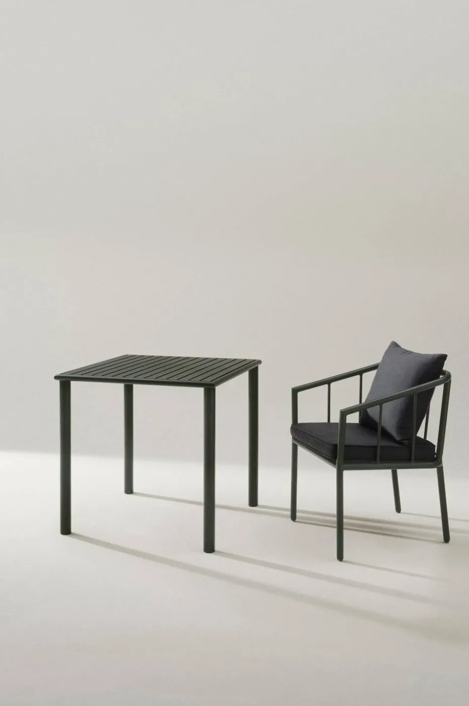 Jotex MENTON spisebord utendørs 75x75 cm