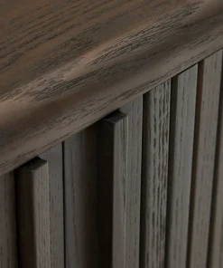 Kave Home Mailen TV-bord med 2 dører i askfinér med mørk finish 120 x 50 cm