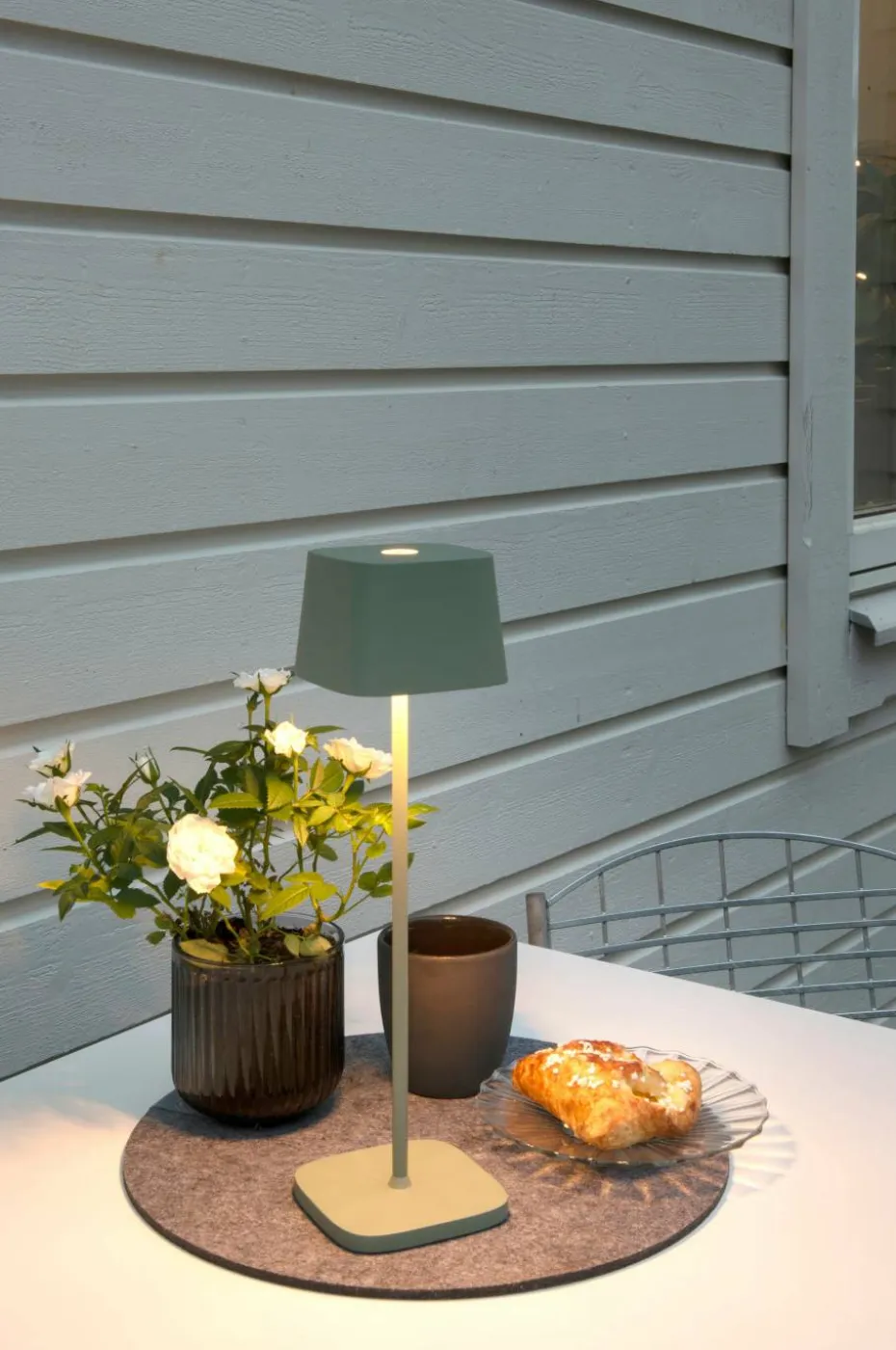 Konstsmide Bordlampe Capri USB høyde 36 cm