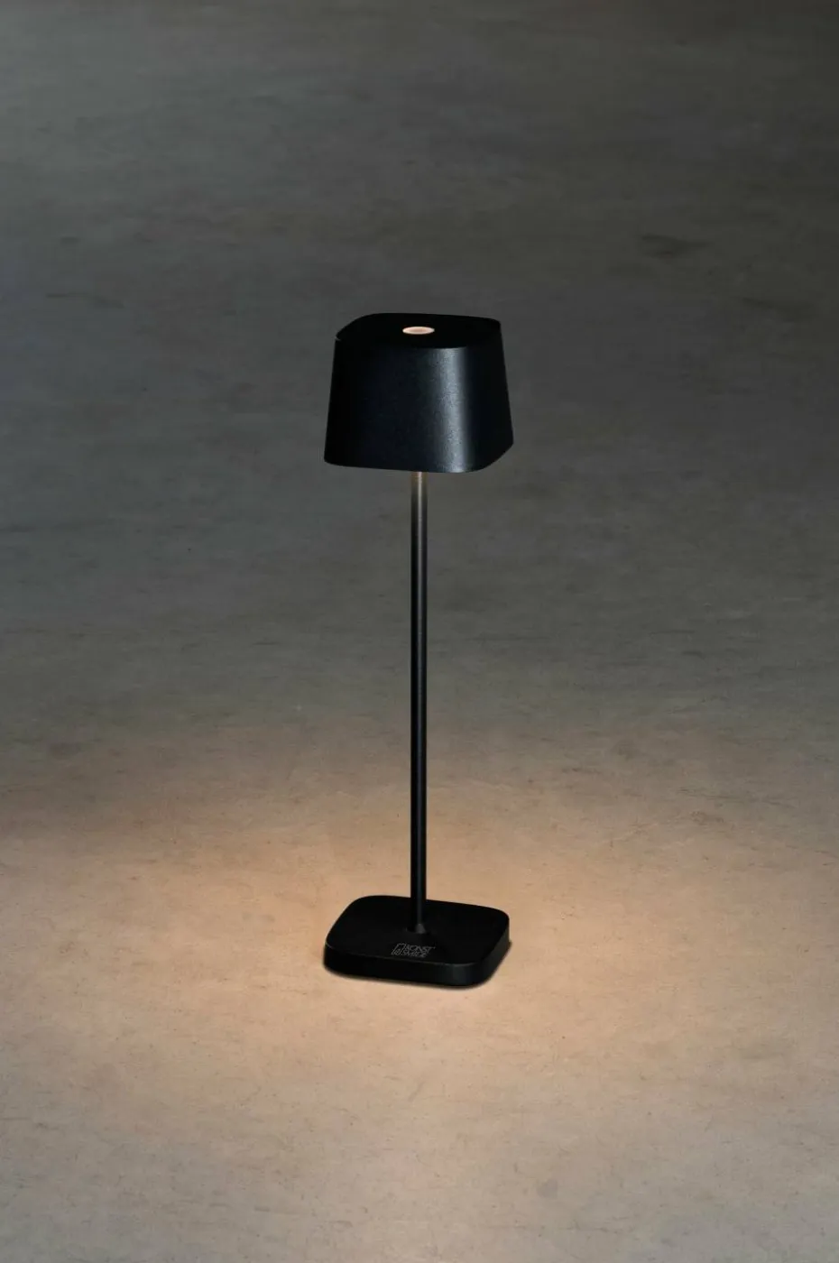 Konstsmide Bordlampe Capri USB høyde 20 cm
