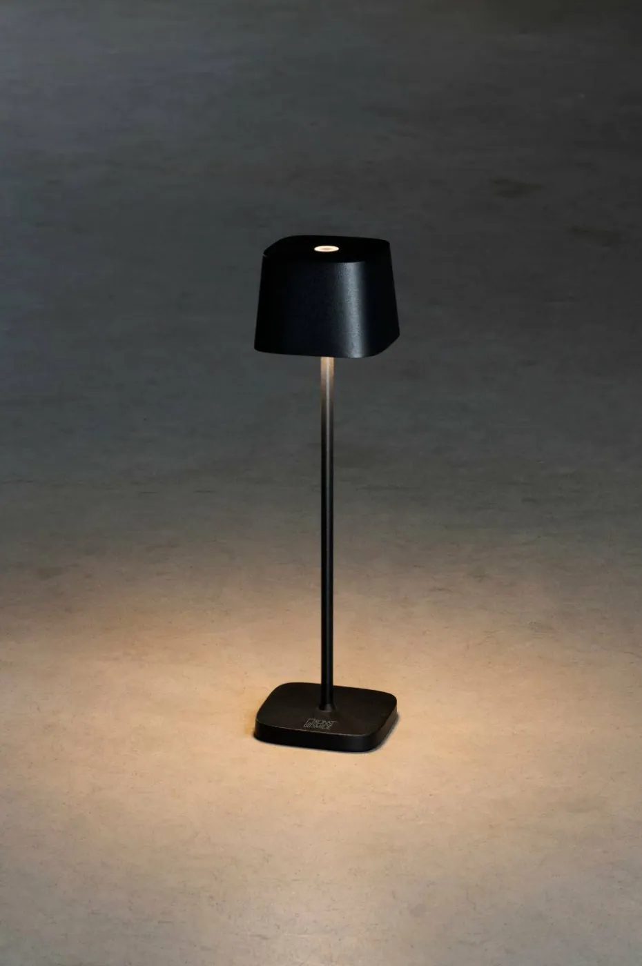 Konstsmide Bordlampe Capri USB høyde 20 cm