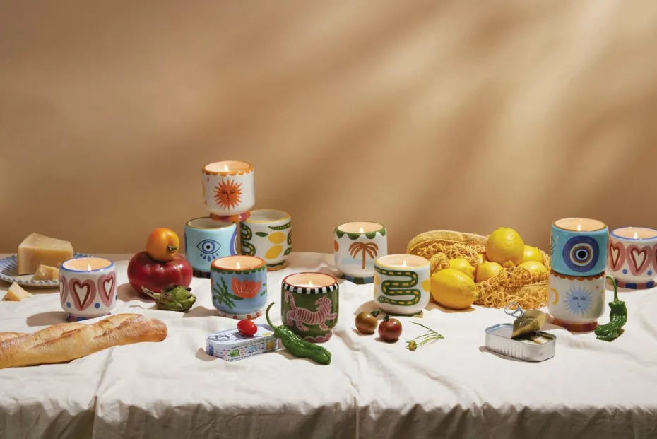 Paddywax Adopo 226 g solkeramikk med advarselsetikett og støvdeksel - Orange Blossom-eske