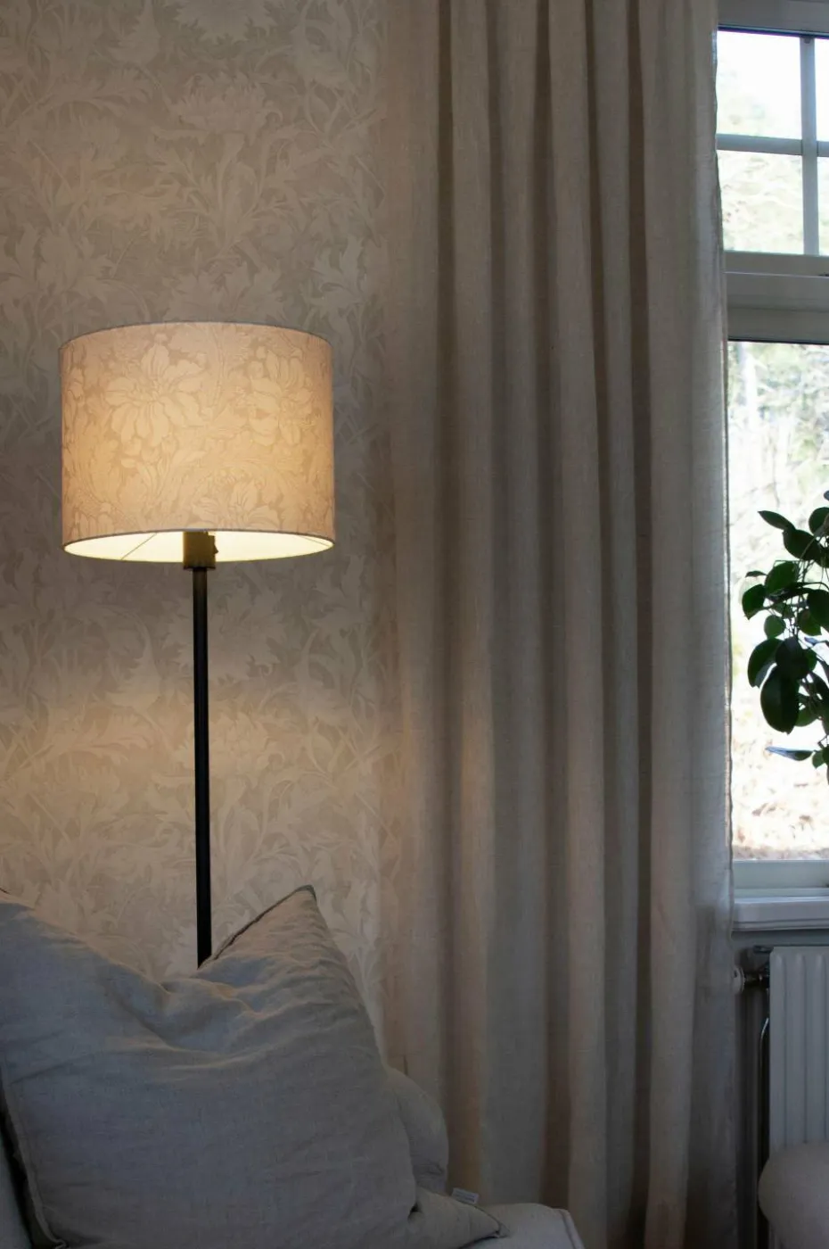 PR Home Gulvlampe Amy svart