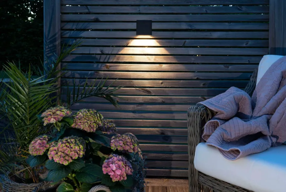 Star Trading Solcelledrevet vegglampe Wally Cube