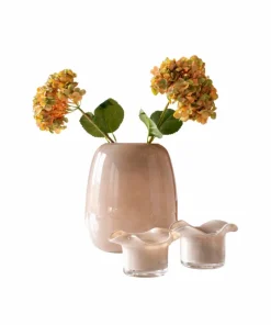 Zelected by Houze 1. vase Harper Nougat + 2. lyslykter Nougat
