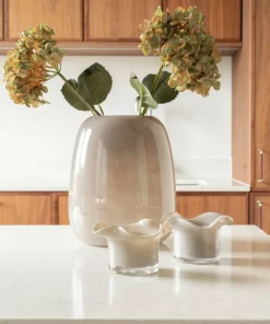 Zelected by Houze 1. vase Harper Nougat + 2. lyslykter Nougat